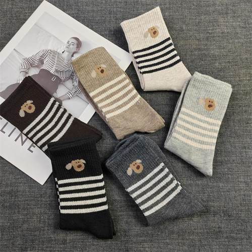 上脚漂亮款~中筒条纹女袜可爱