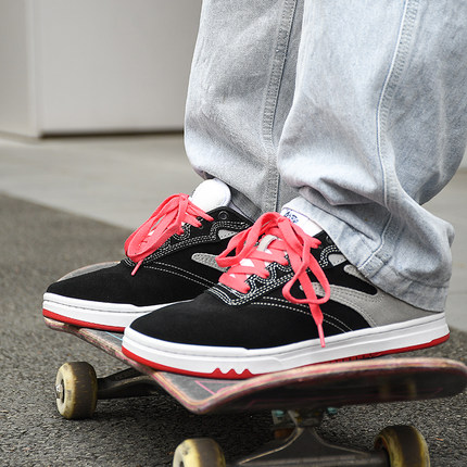 极路客蚁系列秋冬新款专业滑板鞋耐磨学生翻毛皮低帮减震滑板鞋