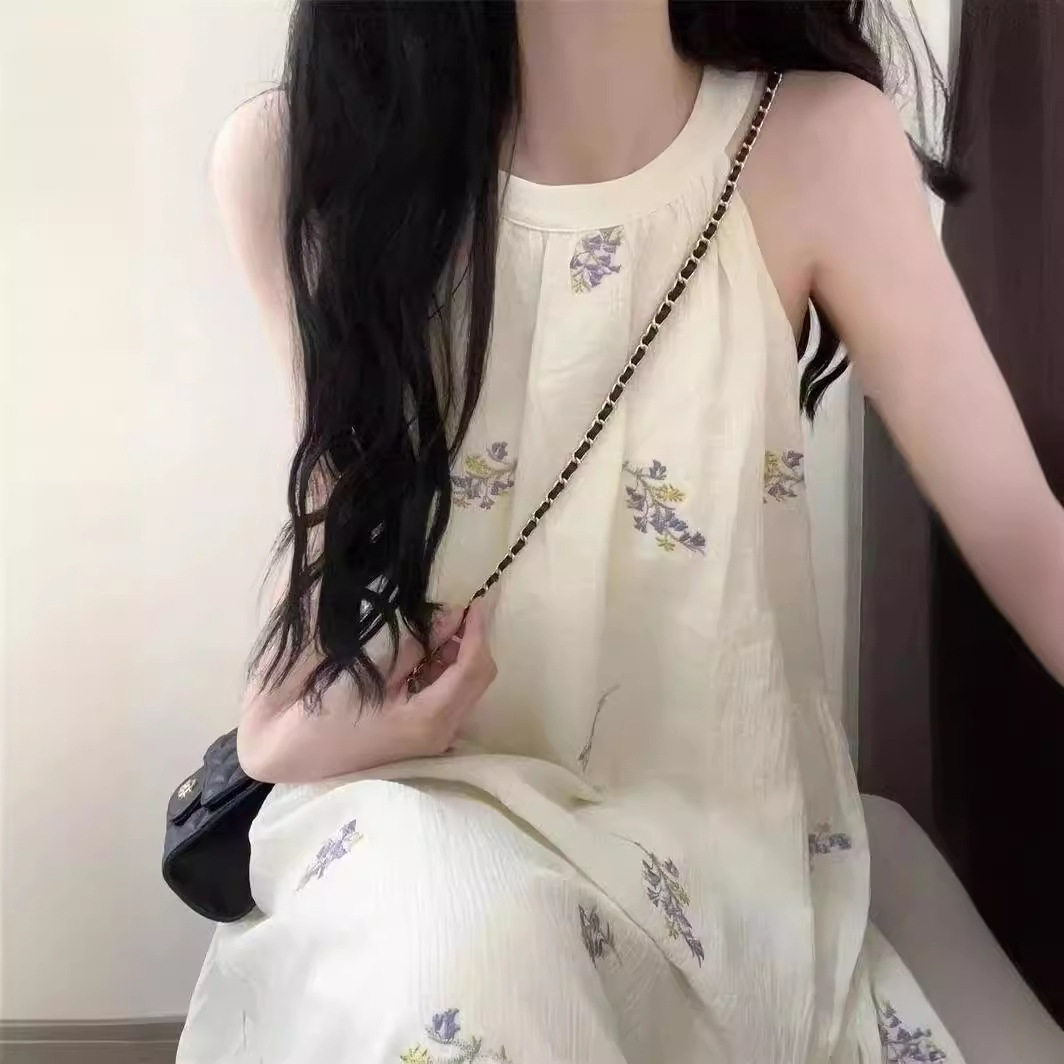 法式茶歇露肩无袖吊带挂脖连衣裙女夏季宽松慵懒海边度假沙滩长裙
