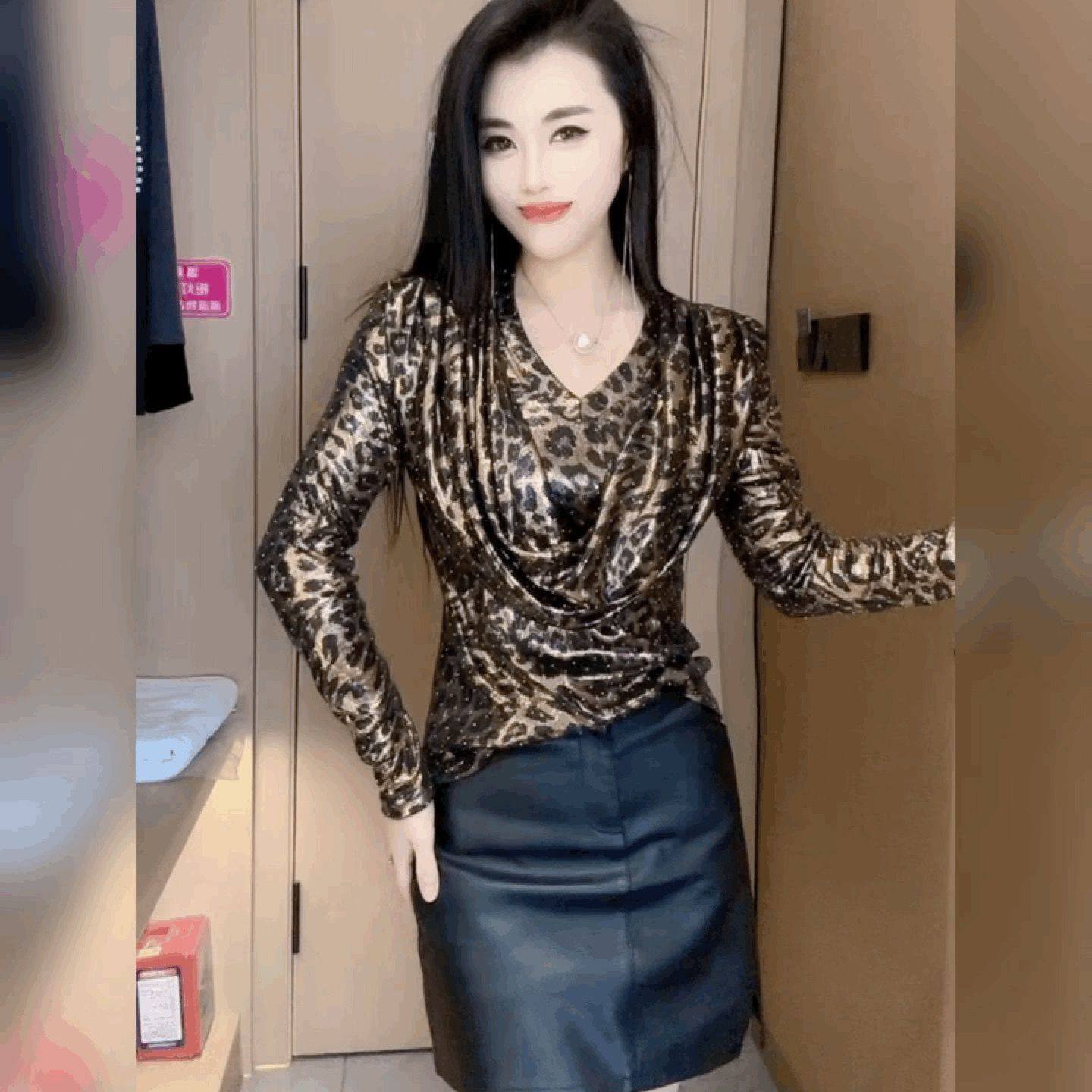 轻奢法式洋气长袖黑色V领上衣潮时尚高级感烫钻堆堆领T恤打底衫女,女装/女士精品,T恤,淘宝优惠券,粉丝福利购,淘宝优惠卷