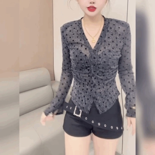 修身显瘦蕾丝网纱波点衫亮丝植绒T恤打底衫女法式喇叭袖V领上衣女