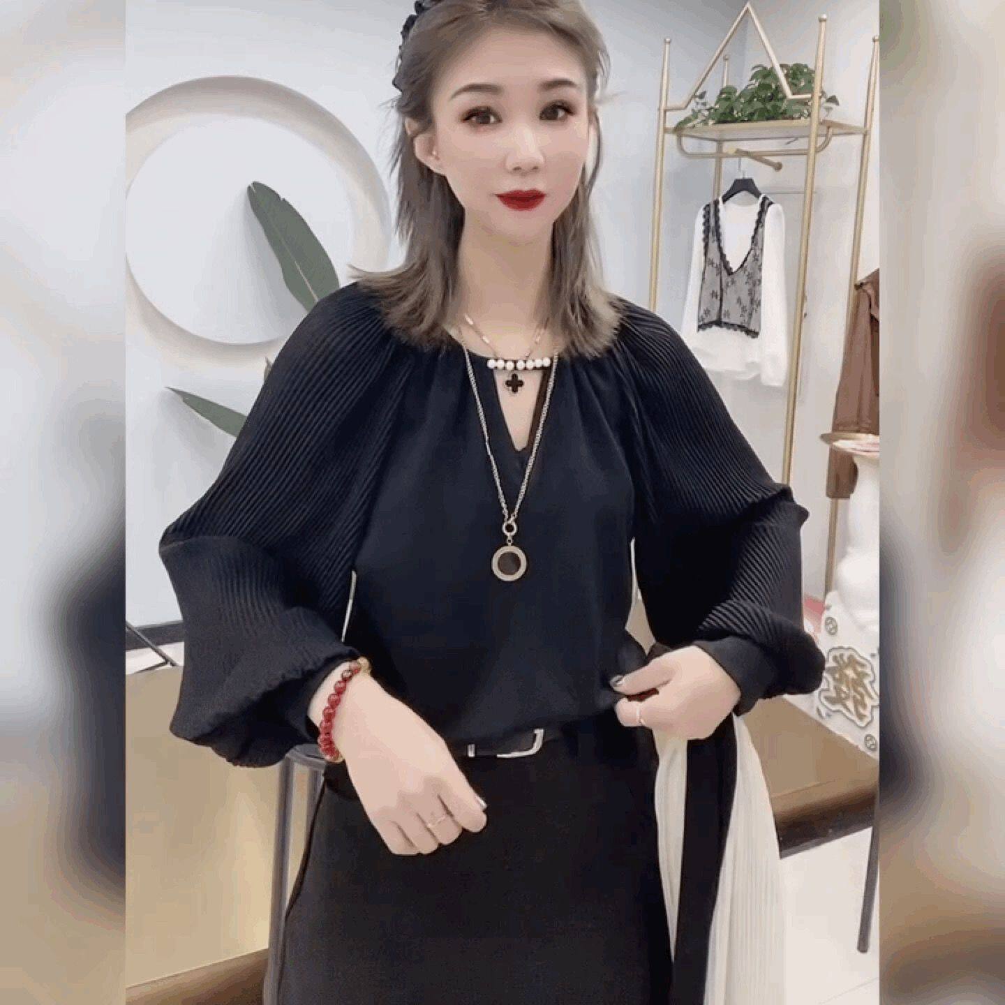 压褶镂空时尚打底衫高级感圆领黑色上衣法式轻奢灯笼袖T恤小衫女