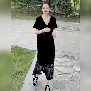 显瘦过膝裙丝绒黑色连衣裙法式时尚V领冰丝绒拼接蕾丝短袖长裙女