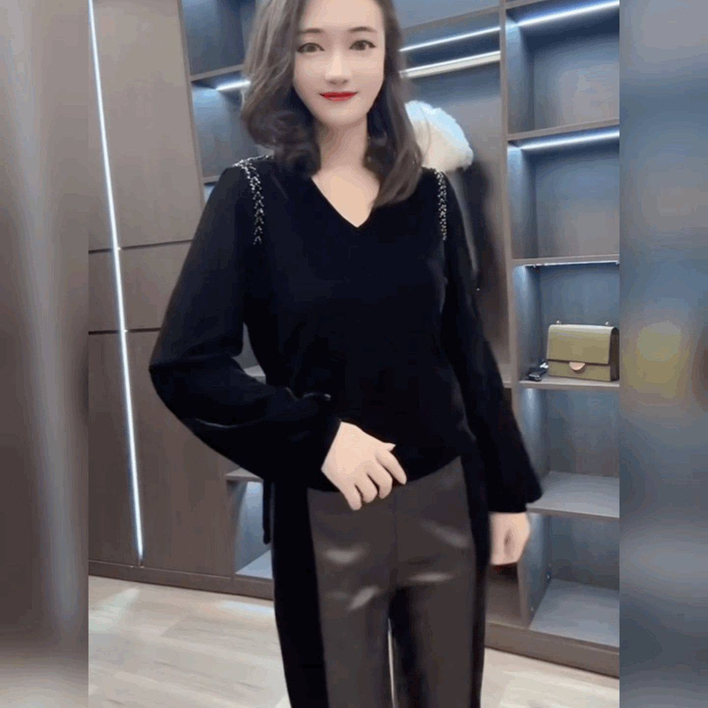 V领黑色法式上衣气质灯笼袖简约打底衫洋气重工串珠时尚丝绒T恤女