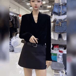 名媛长袖丝绒V领T恤衫女性感法式黑色上衣欧货V领交叉长袖打底衫