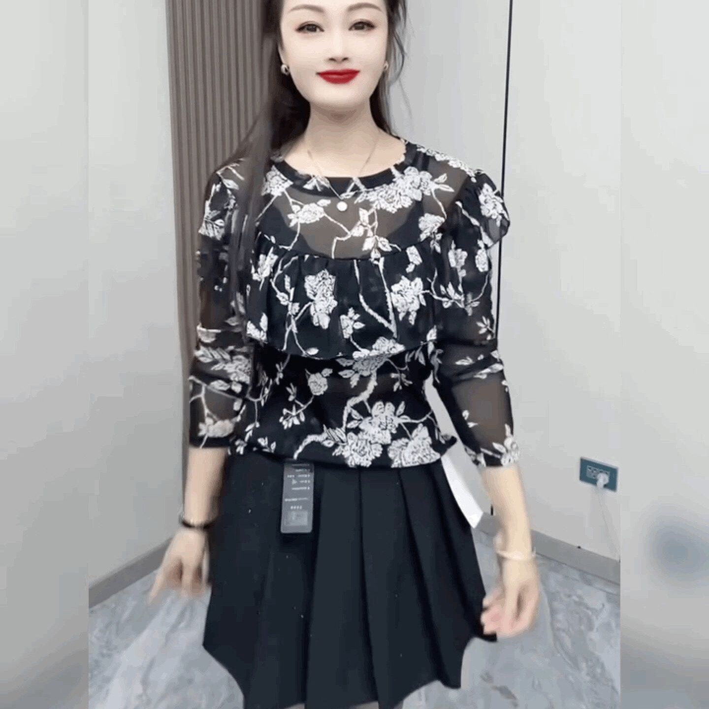 圆领荷叶边碎花蕾丝T恤女长袖百搭弹力打底衫法式修身黑色上衣潮