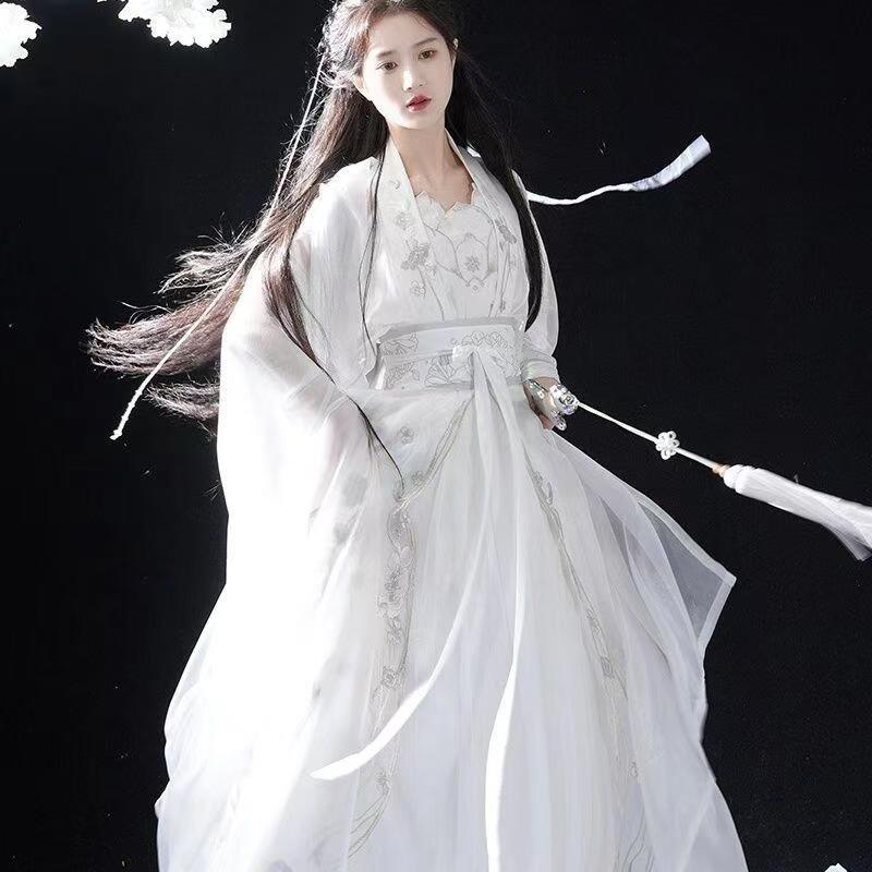 一袭汉服惊艳时光古韵自来