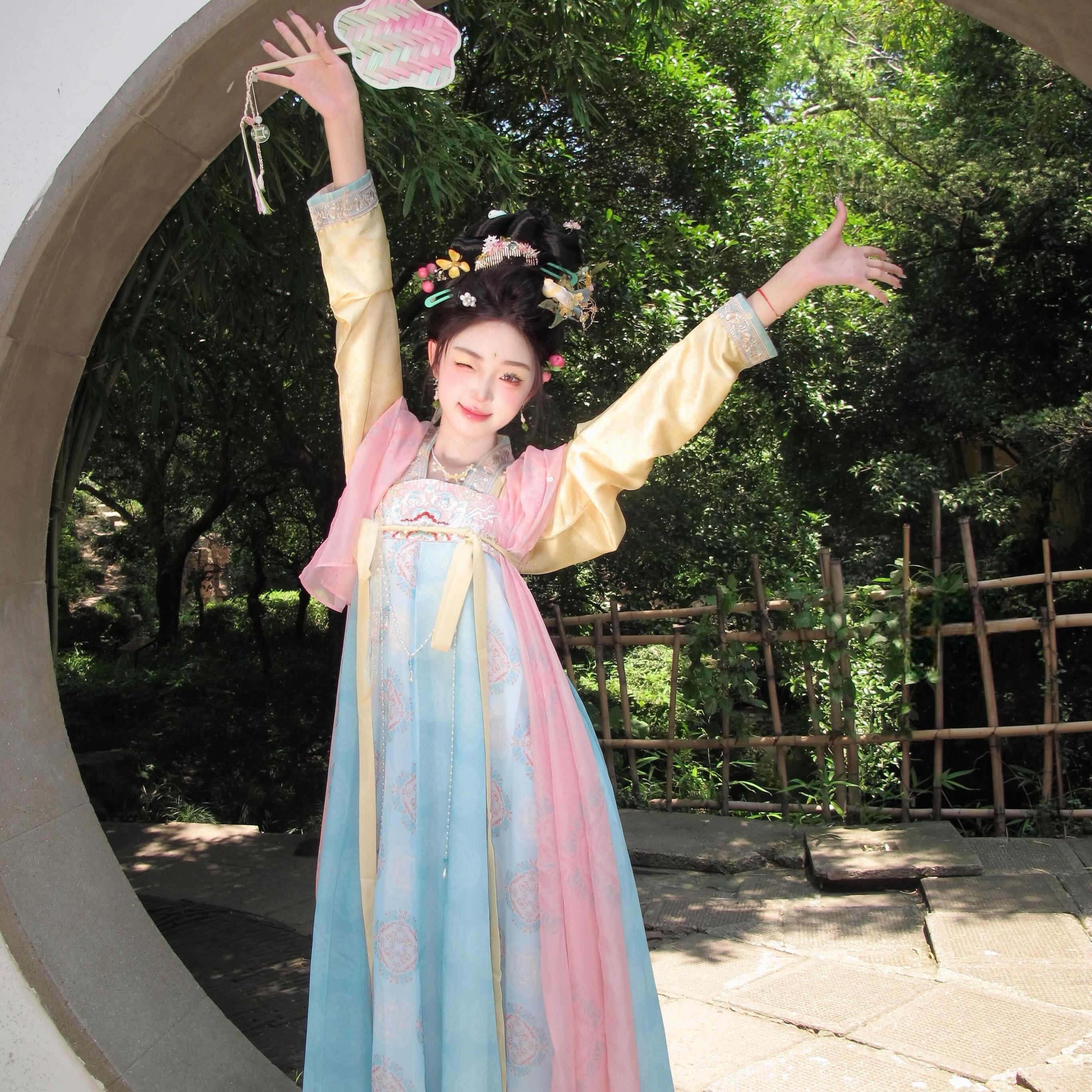 一袭汉服惊艳时光古韵自来