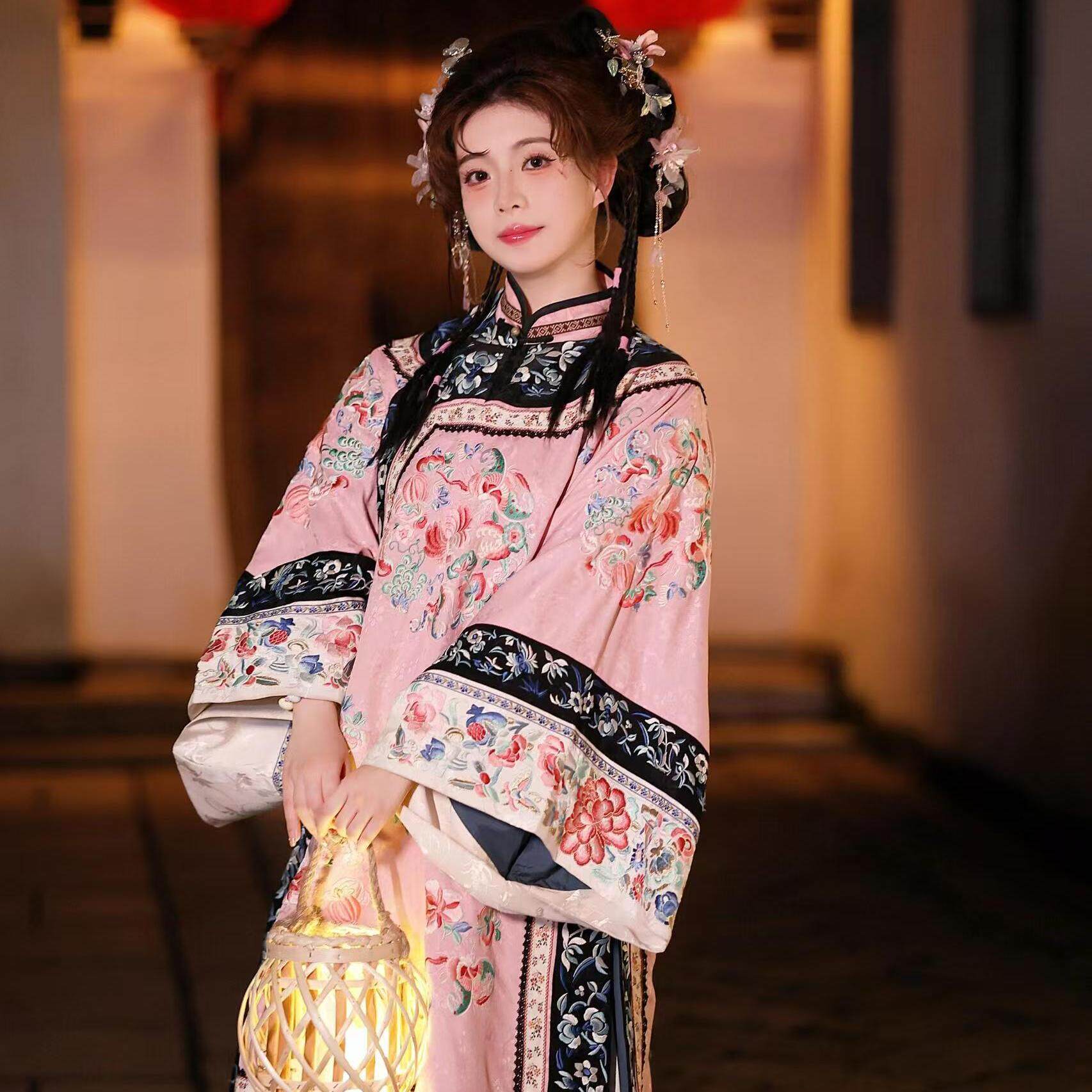 清汉女重工刺绣新中式晚清复古国风宫廷风清代格格服少奶奶甜粉色