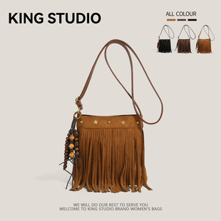 小众复古麂皮绒轻便包包女2025新款百搭斜挎手机包波西米亚流苏包