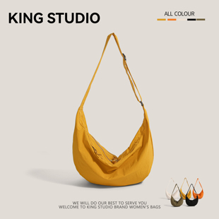 休闲慵懒风轻便饺子包2025新款简约百搭斜挎包女大容量旅行单肩包