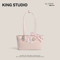 Розовый с шелковым шарфом