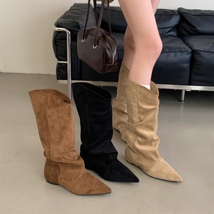 尖头高筒靴百搭宽筒靴子堆堆靴女平底绒面不过膝长靴 2025秋冬新款