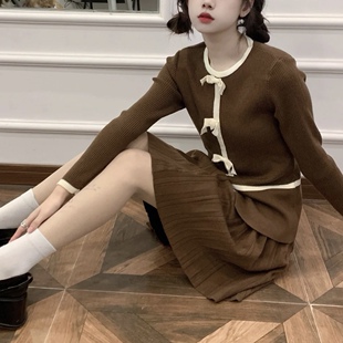岛知道自线《巧克力甜酒》开春内搭大小姐针织拼接上衣半裙套装
