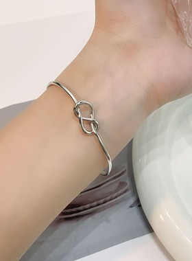 时尚打结手镯轻奢小众个性简约高级设计感手环气质百搭手链配饰女