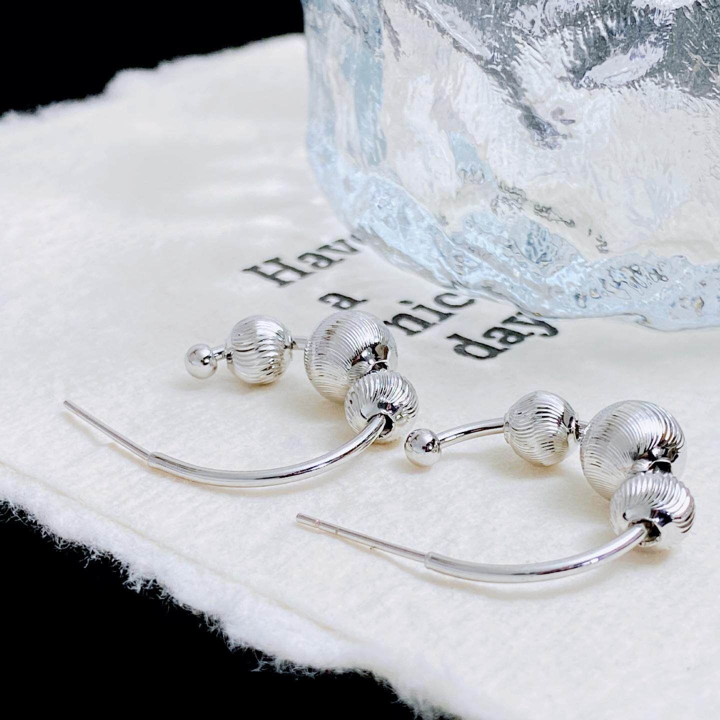 卡娜米娜 简约小众球球半圈耳环女 s925纯银针时尚个性设计感耳饰