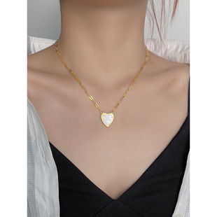 2024年春夏高级感贝壳片爱心毛衣链女短款潮钛钢项链气质时尚饰品