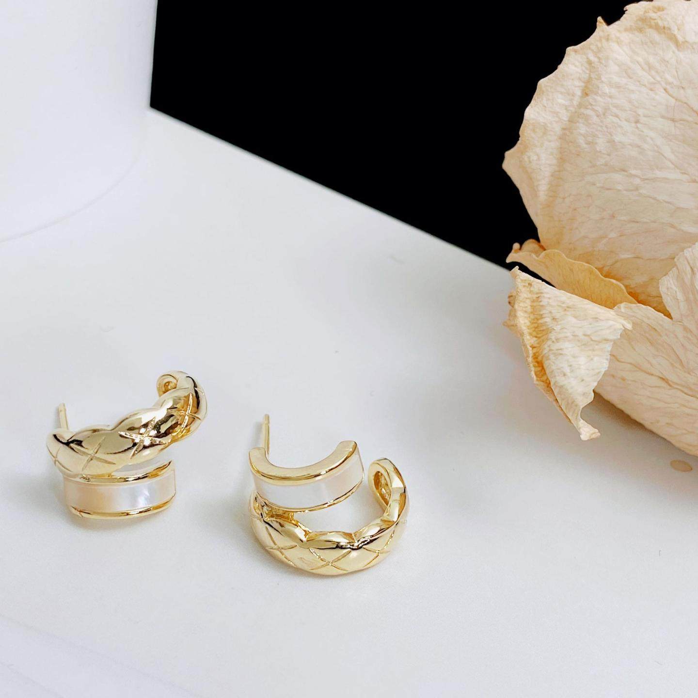 气质天然贝壳半圈菱纹耳钉s925