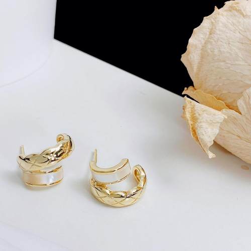 气质天然贝壳半圈菱纹耳钉s925