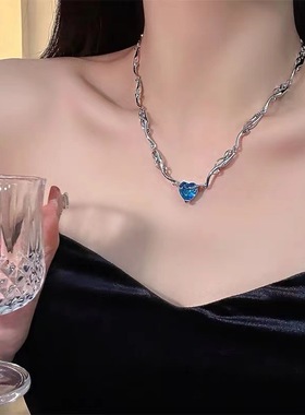 轻奢高级感甜酷锁骨链早春精致小众项链黑色卫衣毛衣爱心颈链嘻哈