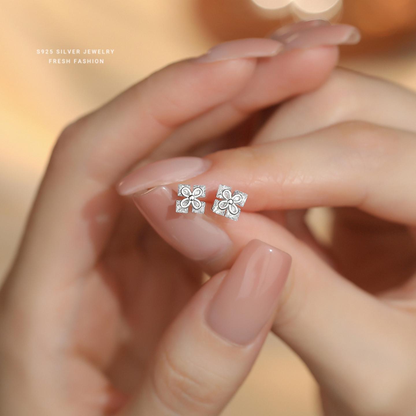 S925纯银四方锆小花耳钉女小众