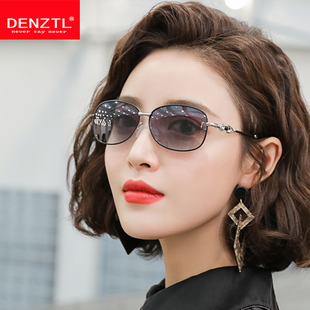 妈妈款2025夏新小脸小框变色太阳镜女开车专用时尚墨镜优雅偏光镜