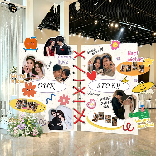 婚礼迎宾区书本照片墙布置