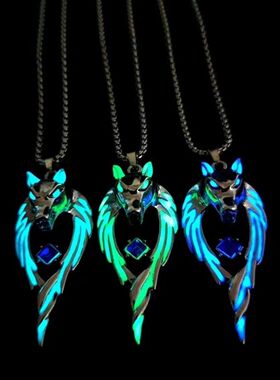新品抖音爆款发光项链男街头潮男夜光狼图腾北境狼王发光吊坠学生
