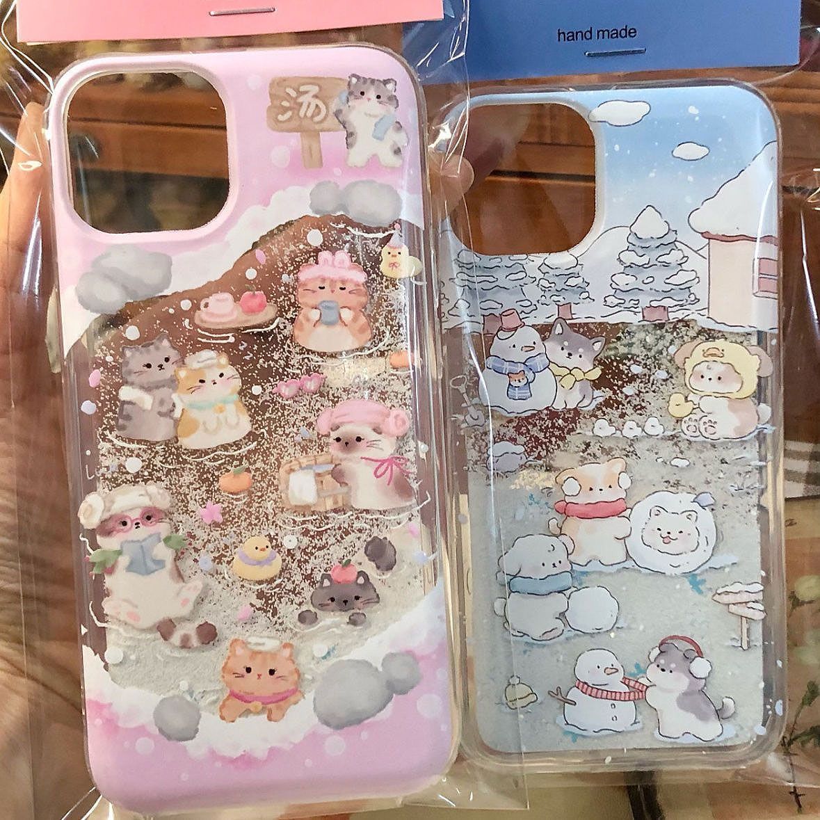 雪花流沙可爱温泉猫咪苹果SE2手机保护壳SE3新款iPhone16/15ProMax情侣14/13/12/11透明6/6S防摔8/7软壳X女XS