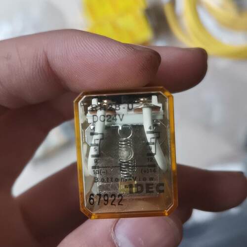 议价RH2B-U RH4B-UL IDEC继电器 DC24V工控控制元件维修