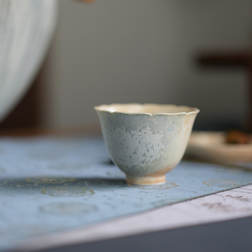 松针结晶纯手工陶瓷粉嫩花口茶杯