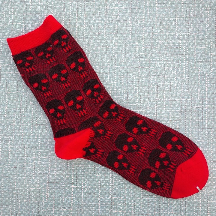 销售女35-38码红色棉质暗纹无骨缝中筒袜子