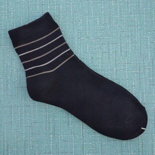 销售男女35 黑色棉质条纹图案中筒袜子 38码