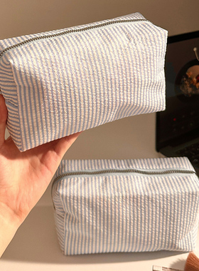 BM风~娜娜同款！条纹泡泡纱化妆包女大容量旅行便携洗漱包收纳袋