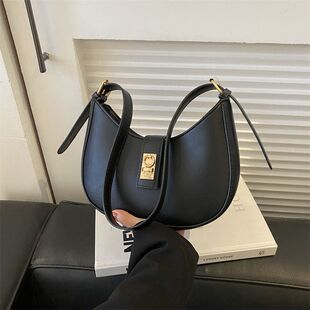 质感洋气设计2023复古新款休闲冬天流行简约锁扣斜挎单肩腋下包女