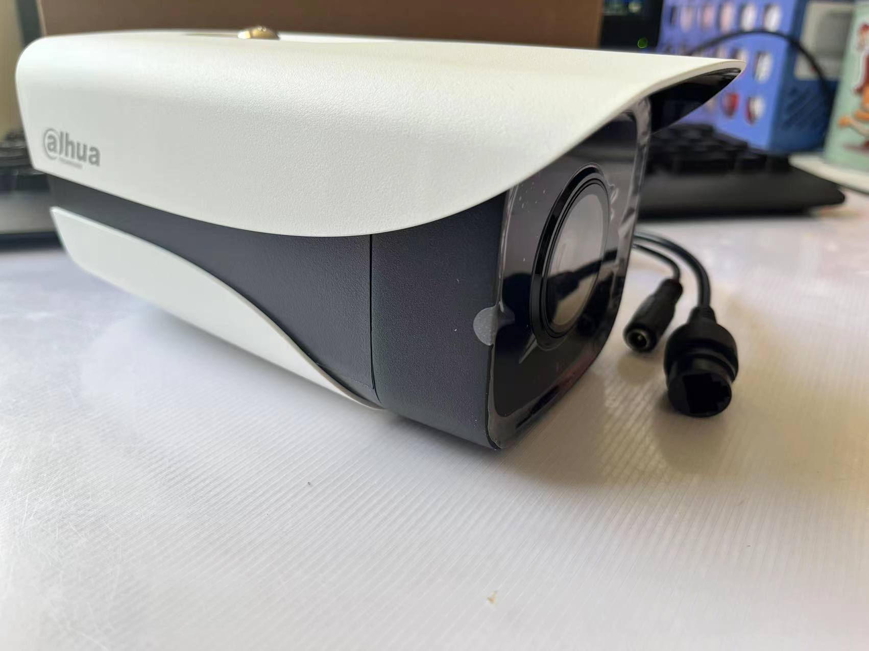 大华白色定焦200万摄像机