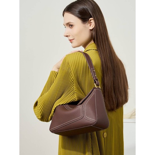 官方正品包包女2025新款单肩腋下包几何包女真皮枕头包头层牛皮斜