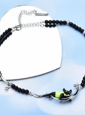 抱月猫咪绿衣德文项链