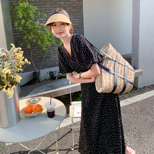 黑色碎花连衣裙女夏季新款V领显瘦气质女神范高级感茶歇法式长裙图片