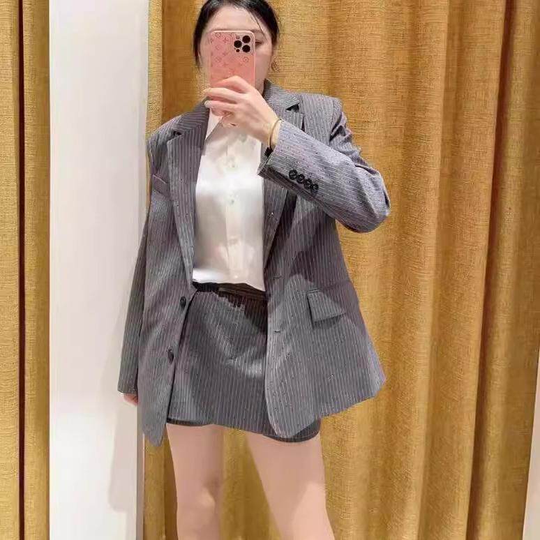 灰色通勤条纹直筒西装外套