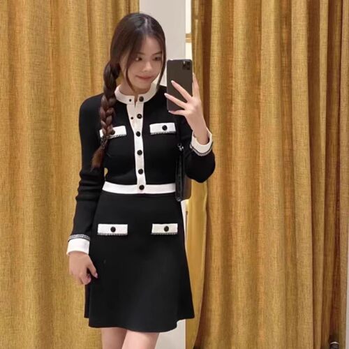 设计感黑色针织连衣裙