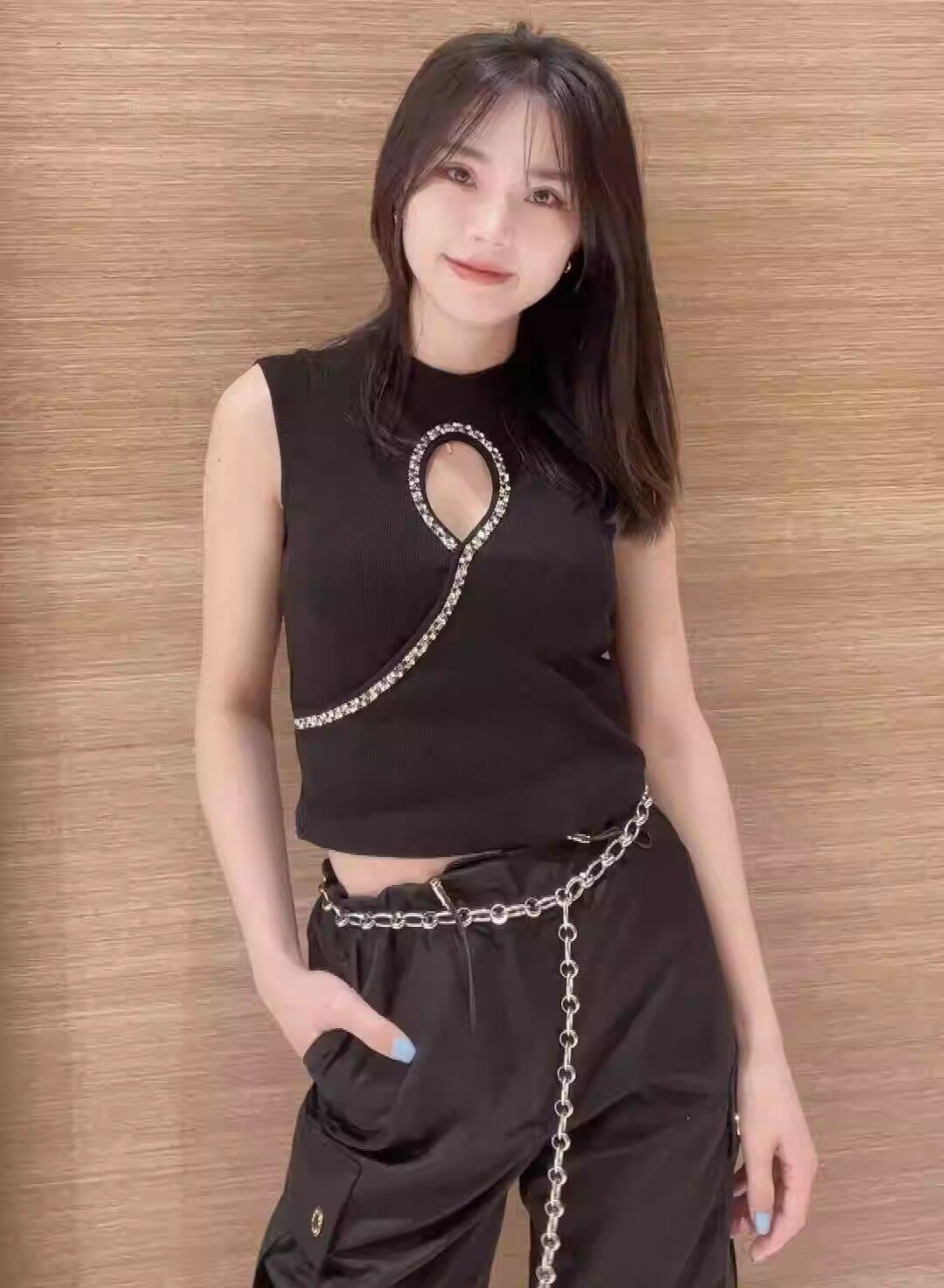 2024春夏新款女装法式黑色镂空饰钻针织马甲背心SFPTS01433