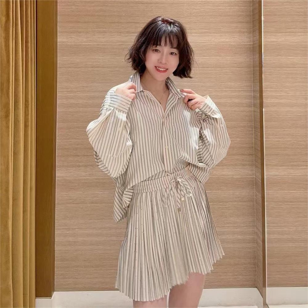2025春夏新款女装气质欧若风深V镂空棉麻衬衫SFPCM01414