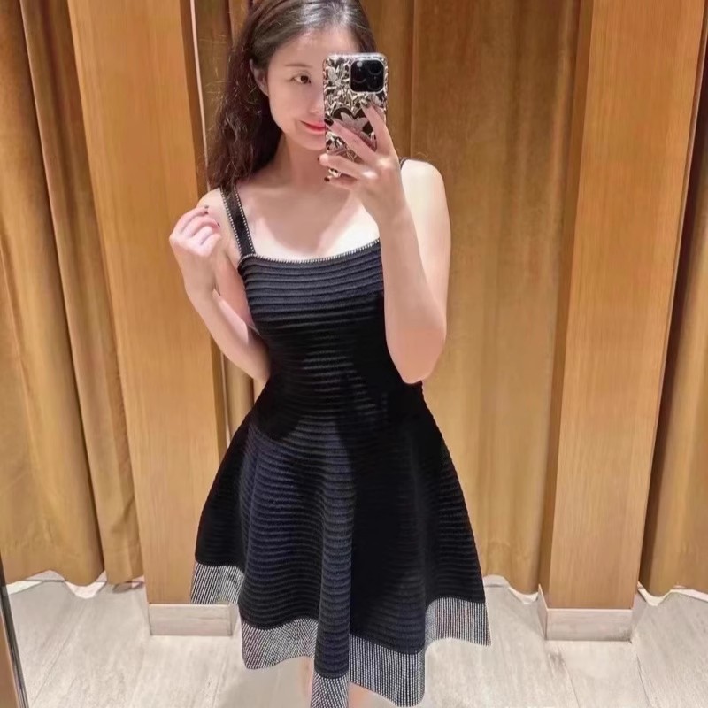 亮片黑针织吊带连衣裙