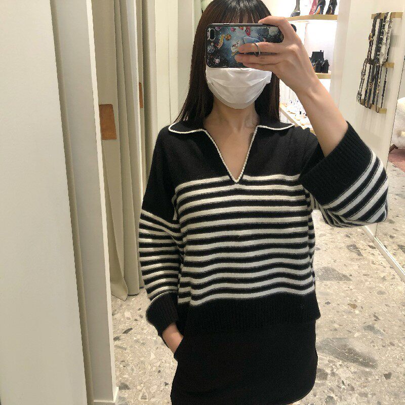 V领小翻领条纹羊绒针织毛衣