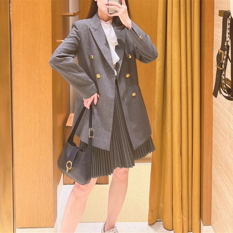 灰色直筒双排扣西装外套