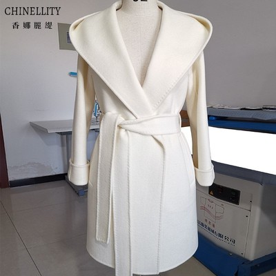 白色短款连帽双面羊绒大衣