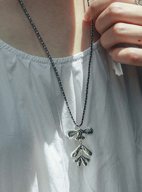 inLESS | 乌鸦巢 Crow's Aerie 蝴蝶可活动编织项链