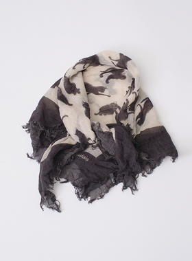 inLESS | PAS DE CALAIS 黑猫印花围巾羊毛方巾