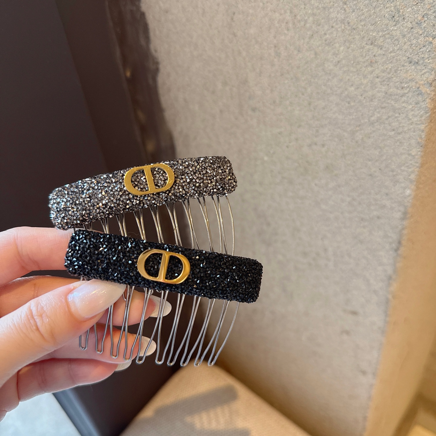 时尚气质砂糖水钻猪鼻子铁齿发梳